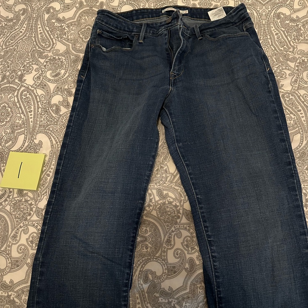 Levi mid-rise skinny’s size 12